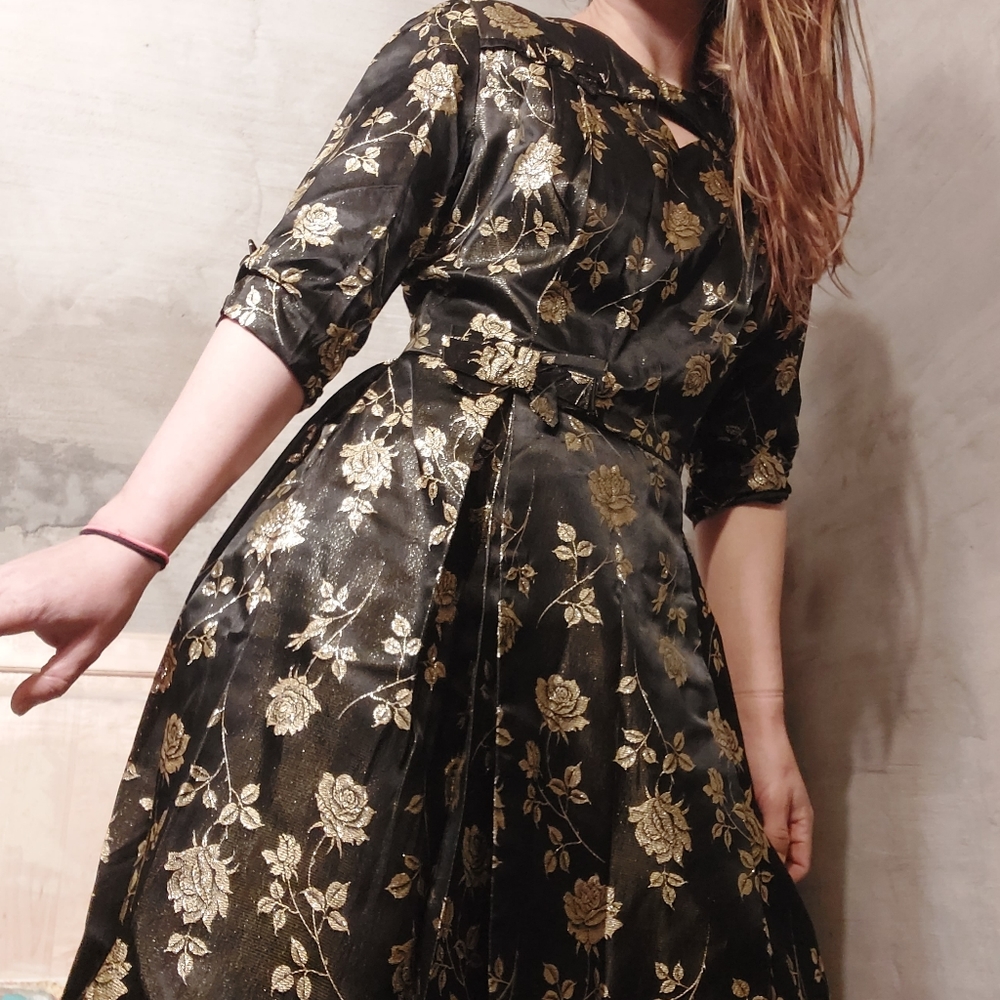 Vintage 40's classic brocade dress w/ keyhole neck & metallic gold roses - Picture 8 of 16